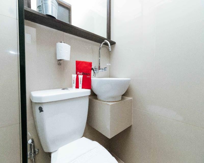 Reddoorz Plus @ Poblacion Makati Makati City Exterior photo